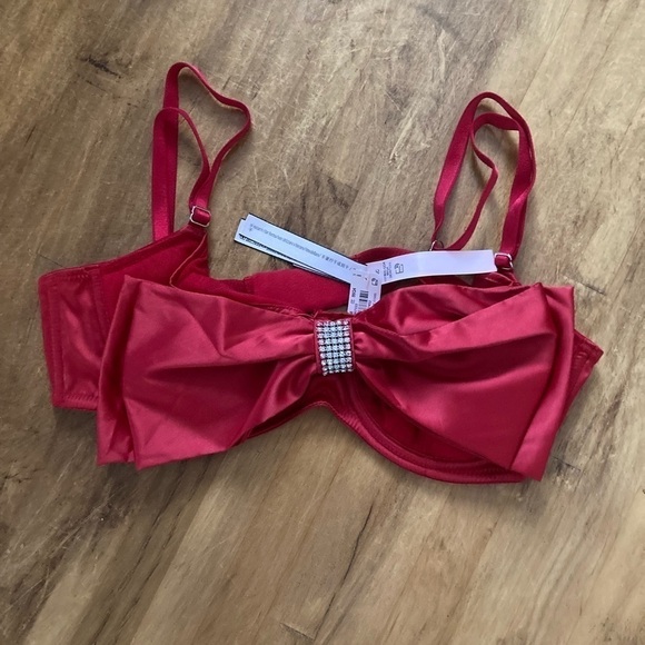 Victoria's Secret Dream Angels Balconette Bra Red w. Rhinestones Bow - Picture 6 of 6